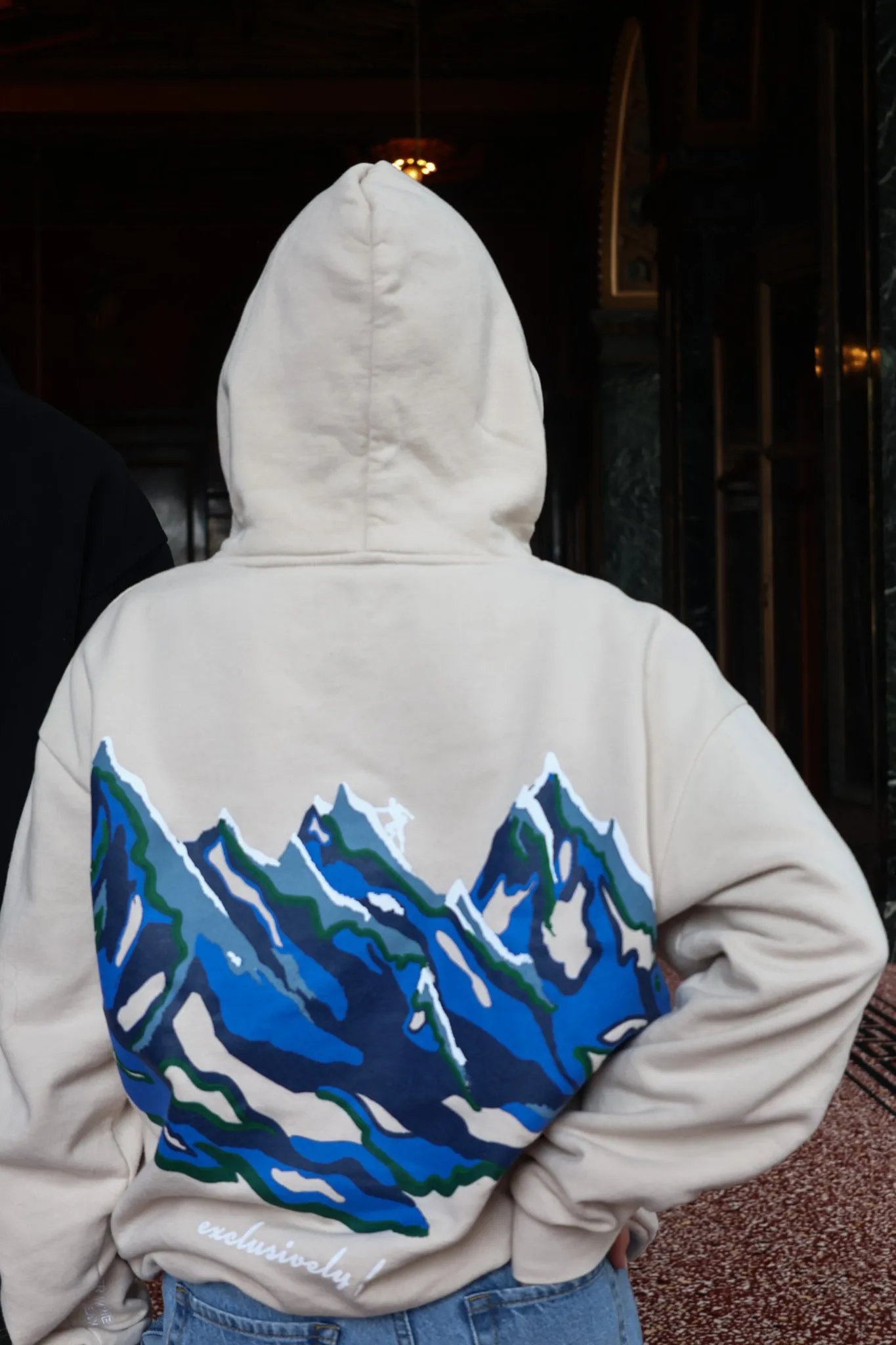 004: Rocky Mountains Hoodie Cream