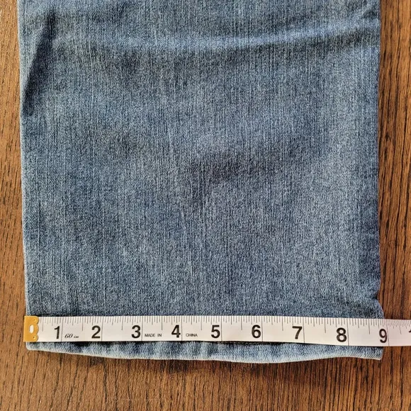 Bundle/Lot Lee Relaxed Fit At The Waist Medium Wash Jeans Size Women's 12 Short