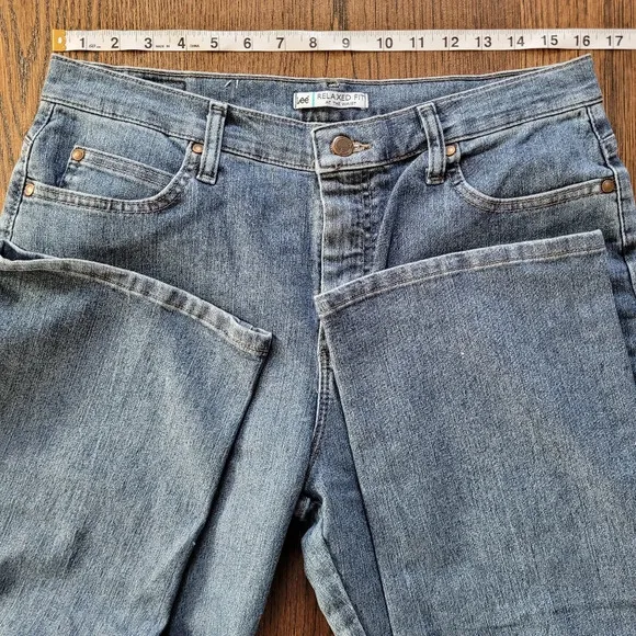 Bundle/Lot Lee Relaxed Fit At The Waist Medium Wash Jeans Size Women's 12 Short