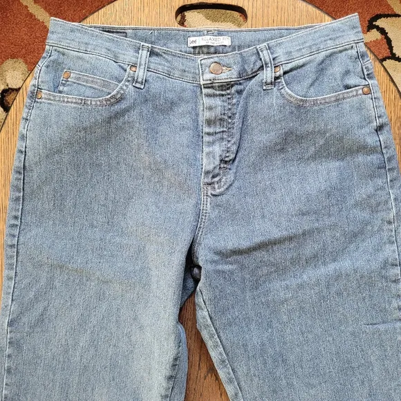Bundle/Lot Lee Relaxed Fit At The Waist Medium Wash Jeans Size Women's 12 Short