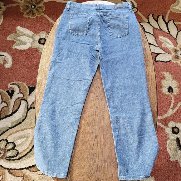 Bundle/Lot Lee Relaxed Fit At The Waist Medium Wash Jeans Size Women's 12 Short
