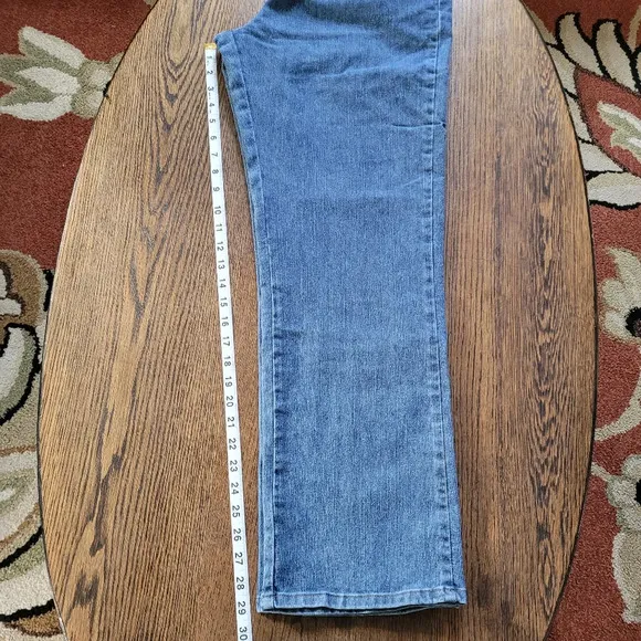 Bundle/Lot Lee Relaxed Fit At The Waist Medium Wash Jeans Size Women's 12 Short
