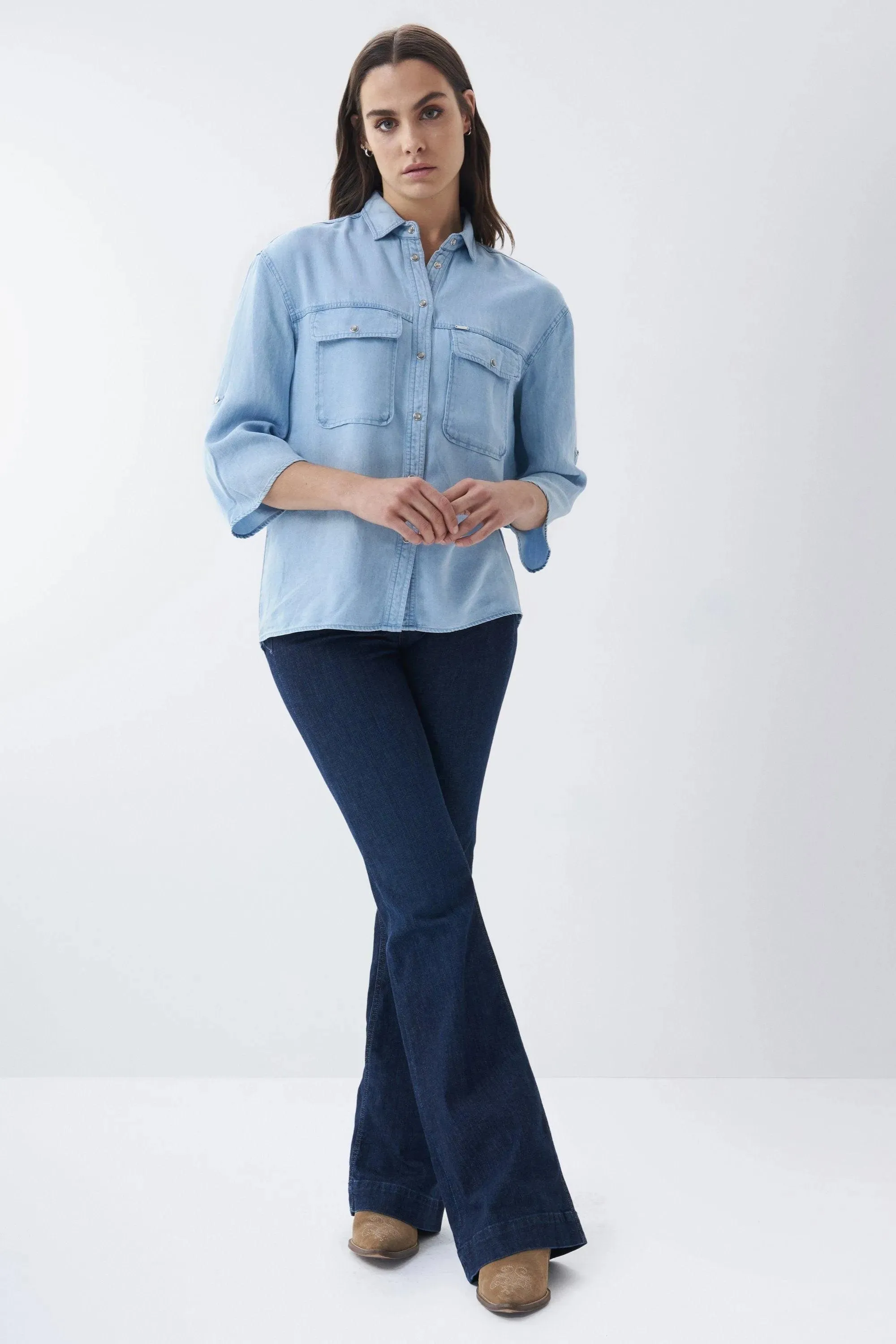 Camisa vaqueta de tencel con bolsillos