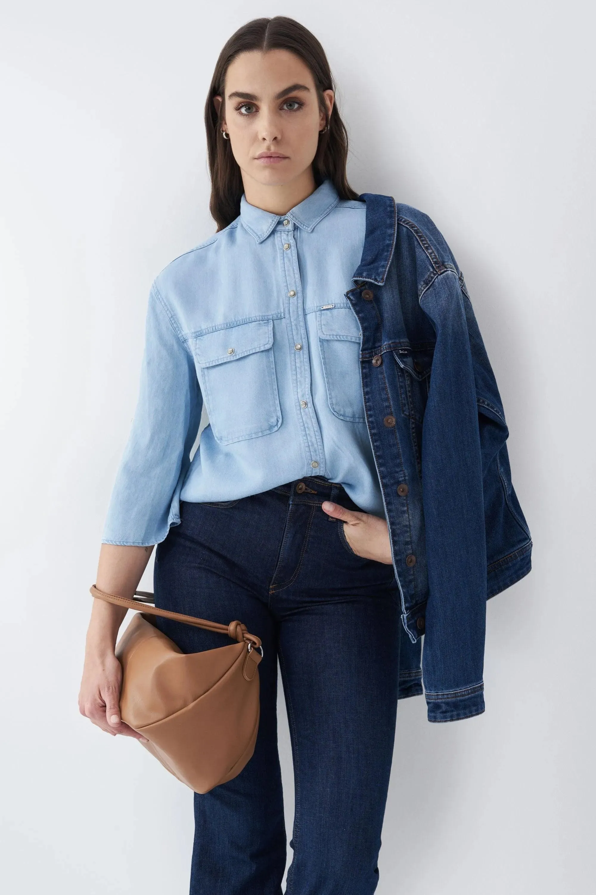 Camisa vaqueta de tencel con bolsillos