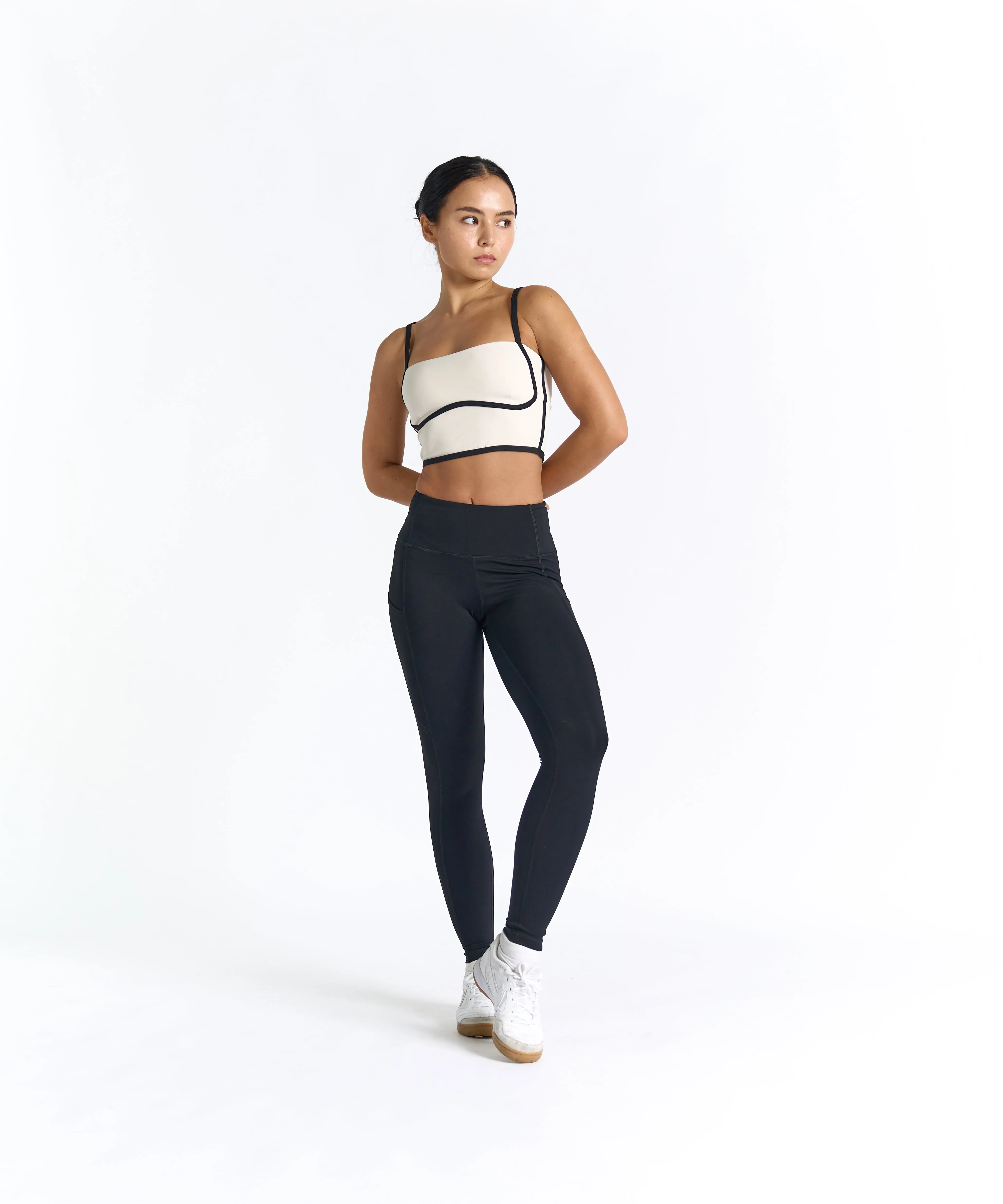 FlowForm Outline Cropped Tank (with built in pads)