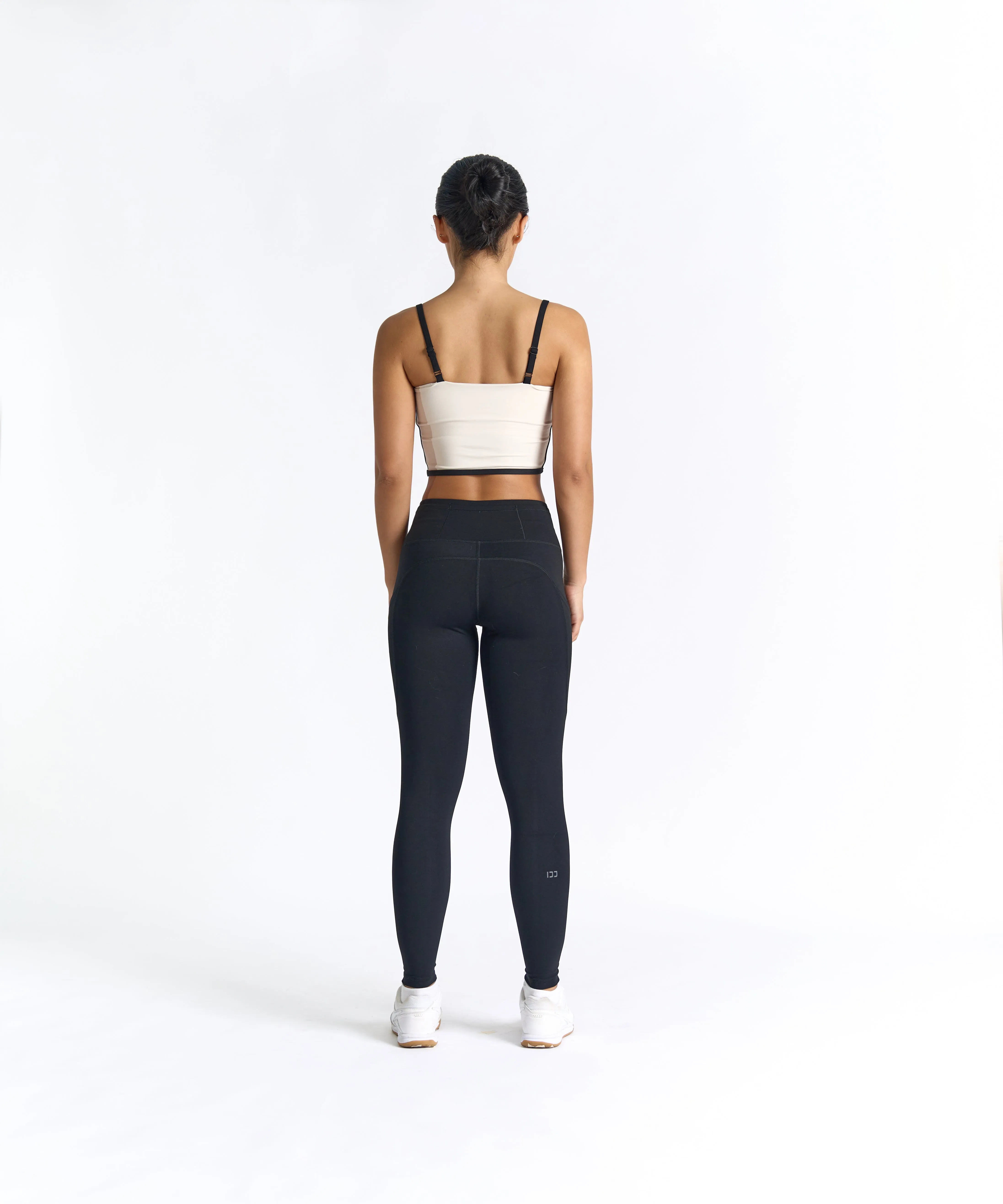 FlowForm Outline Cropped Tank (with built in pads)