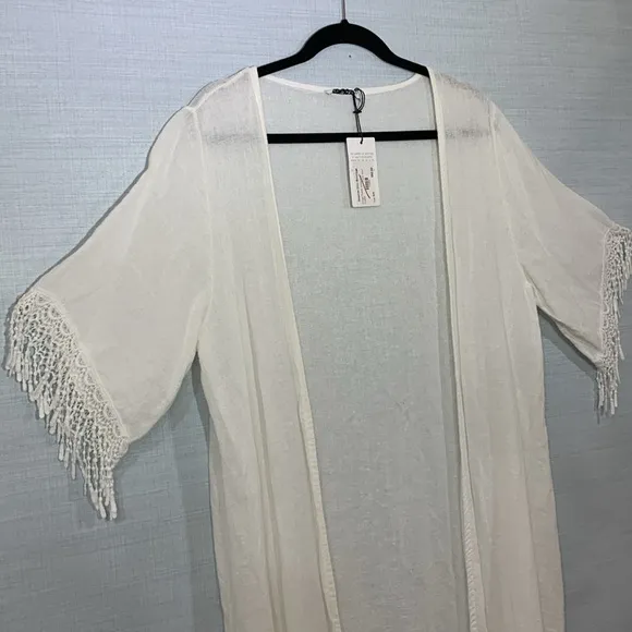 GiGi Moda made in Italy fringe duster. One size fit tall.