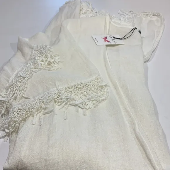 GiGi Moda made in Italy fringe duster. One size fit tall.