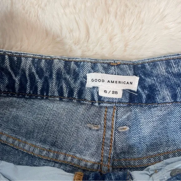 Good American Intentionally Destroyed Distressed High Waist Relaxed Fit JeanSz 6
