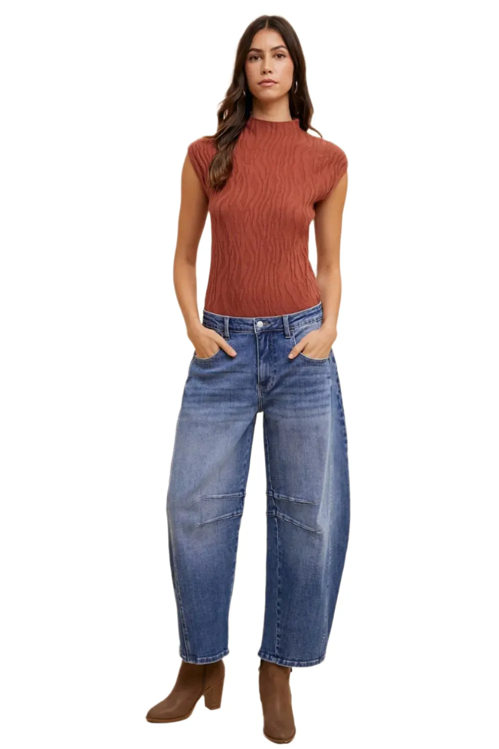 Mid Rise Barrel Leg Jeans with Pockets