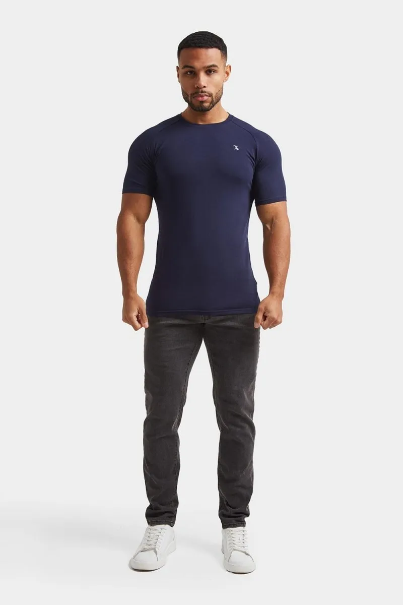 Muscle Fit Jeans in Dark Grey