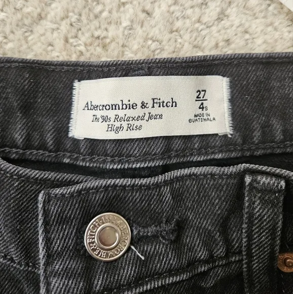 NWT Aberceombie &amp; Fitch Black Relaxed High Rise Jeans with Slit- size 27