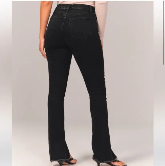 NWT Aberceombie &amp; Fitch Black Relaxed High Rise Jeans with Slit- size 27