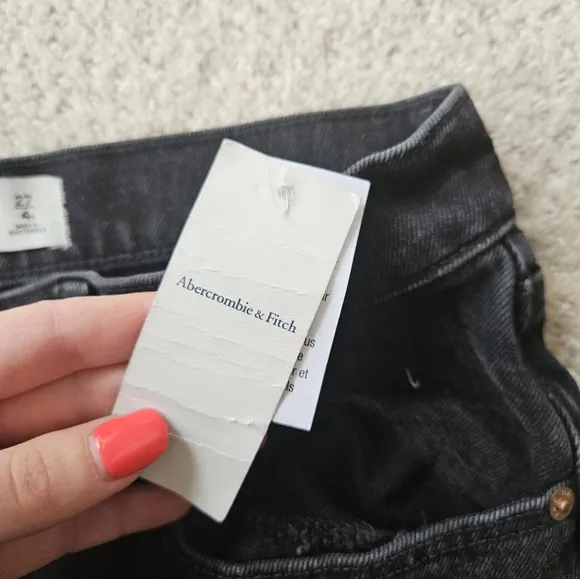 NWT Aberceombie &amp; Fitch Black Relaxed High Rise Jeans with Slit- size 27