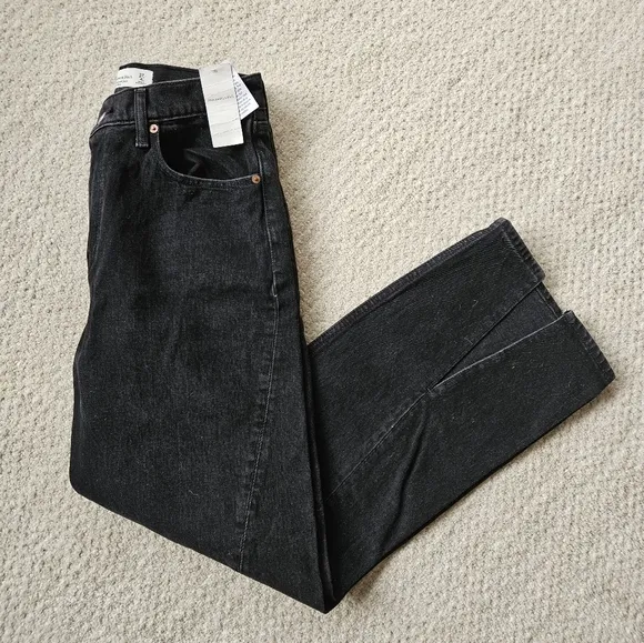 NWT Aberceombie &amp; Fitch Black Relaxed High Rise Jeans with Slit- size 27