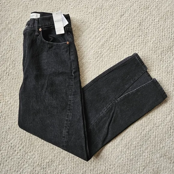 NWT Aberceombie &amp; Fitch Black Relaxed High Rise Jeans with Slit- size 27