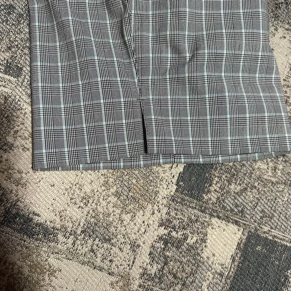 NWT Cutter Buck Womens Golf Shorts sz 8 DryTech Check Plaid Mid Rise Quick Dry