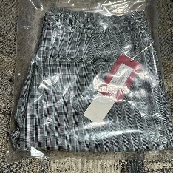NWT Cutter Buck Womens Golf Shorts sz 8 DryTech Check Plaid Mid Rise Quick Dry