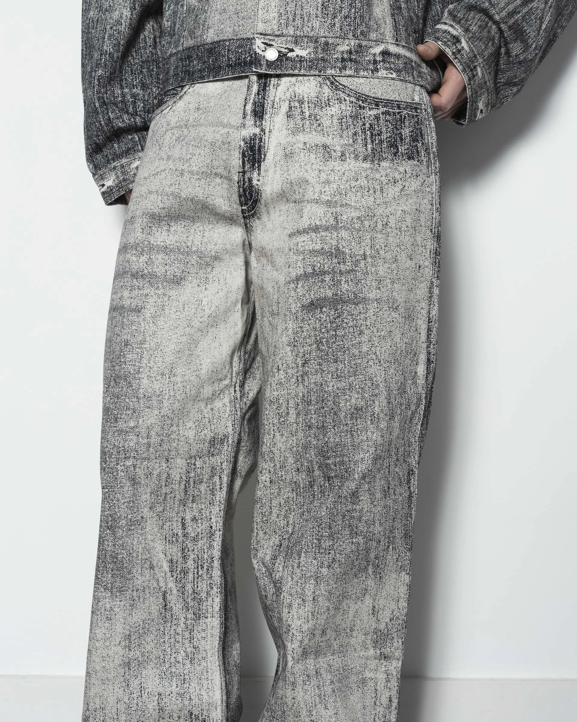 Paint Denim Jeans in Faded Black
