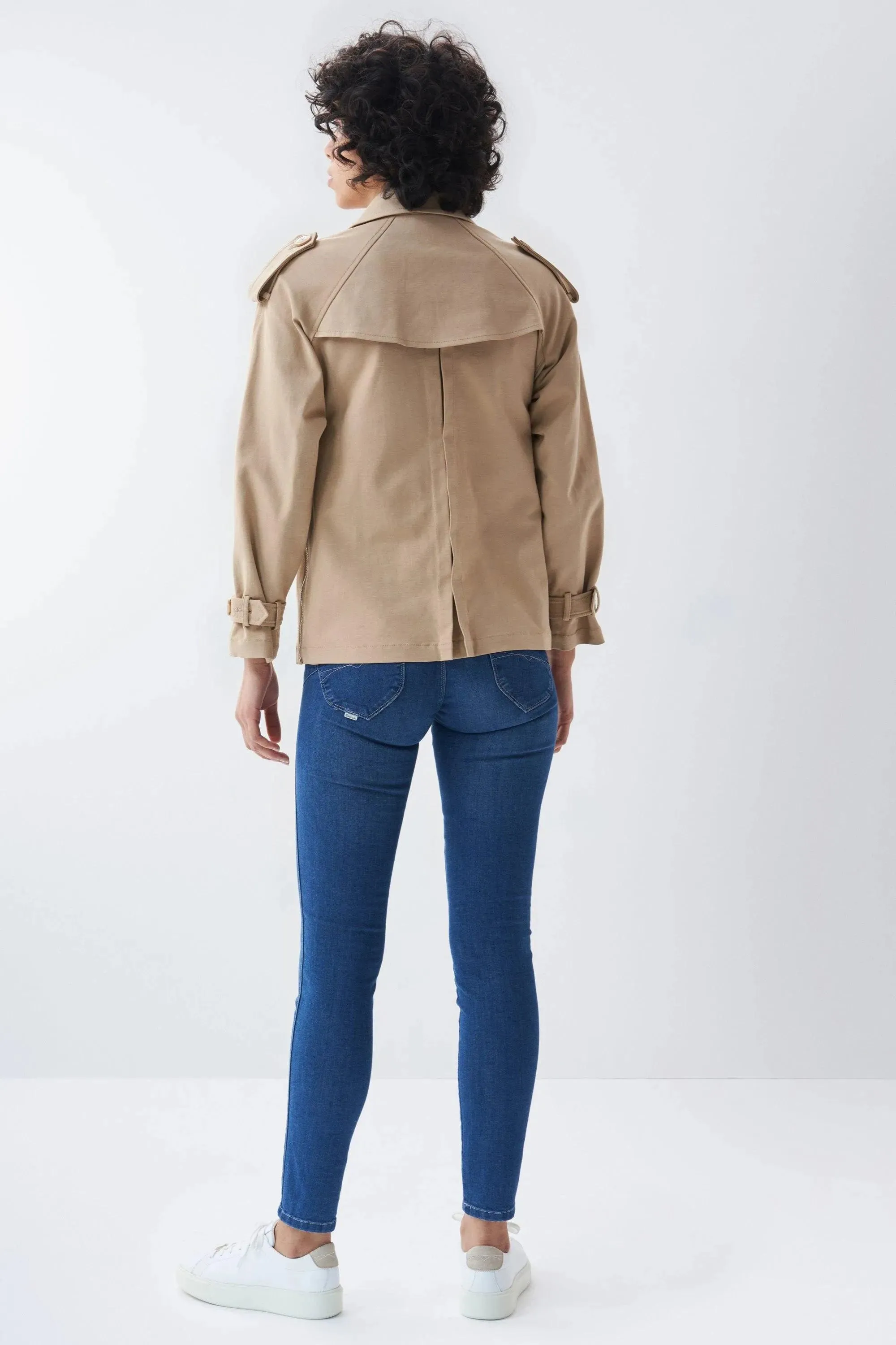 Parka con detalle de cremallera