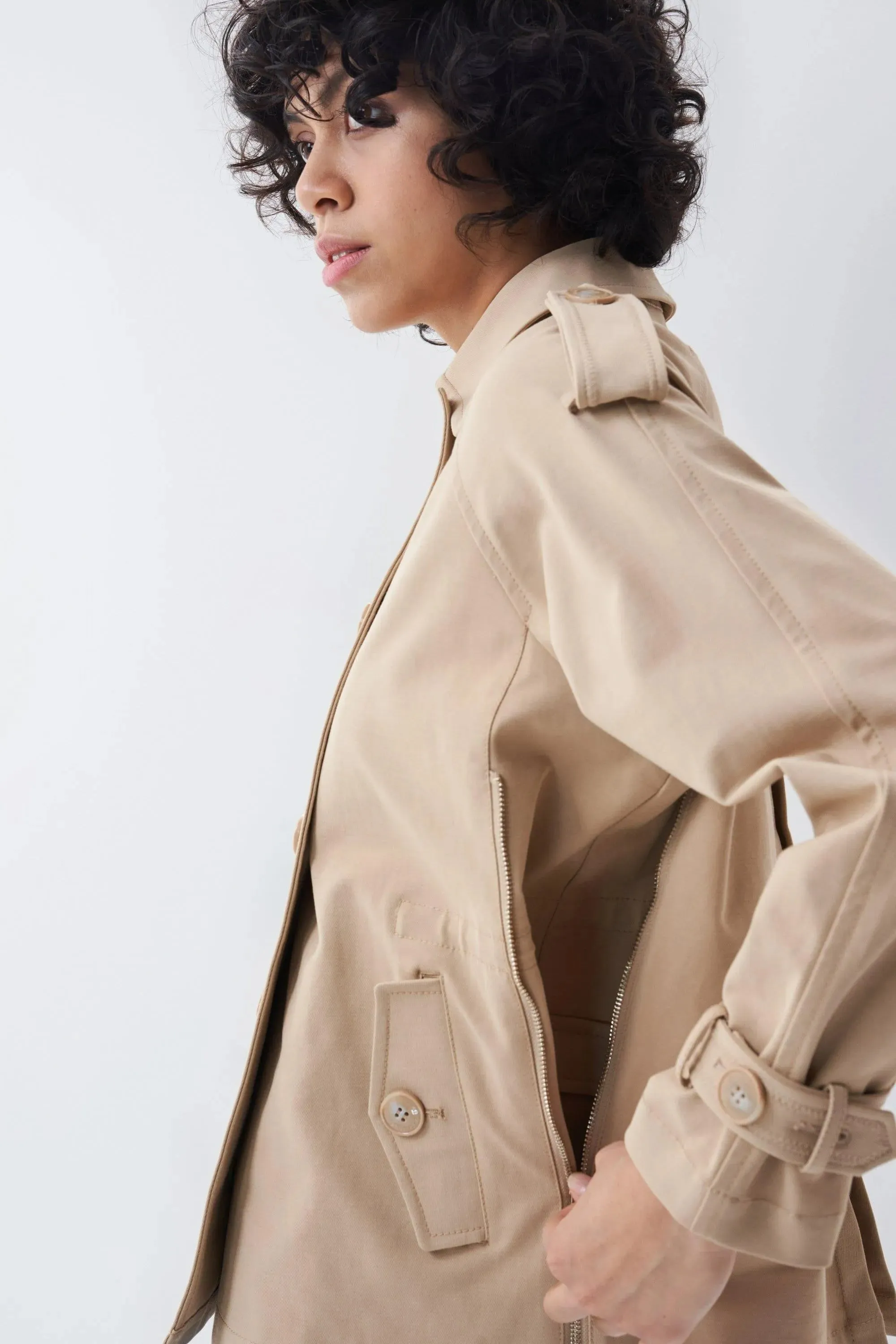 Parka con detalle de cremallera