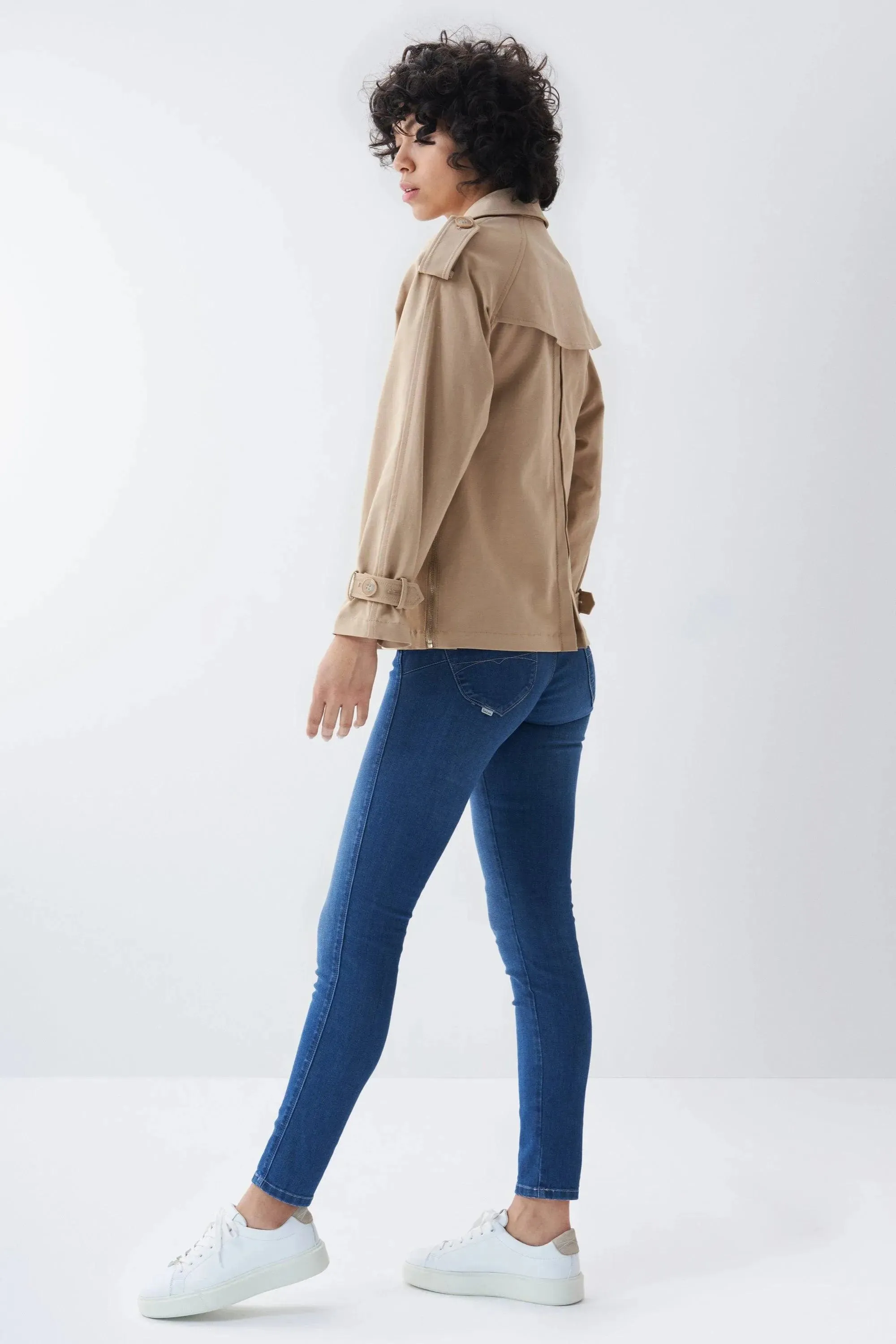 Parka con detalle de cremallera