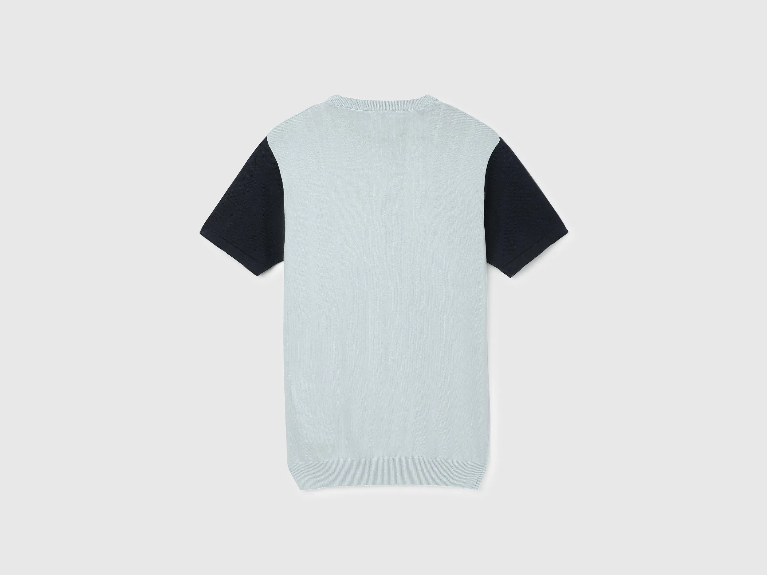 Regular Fit Round Neck Colourblocked Sweater