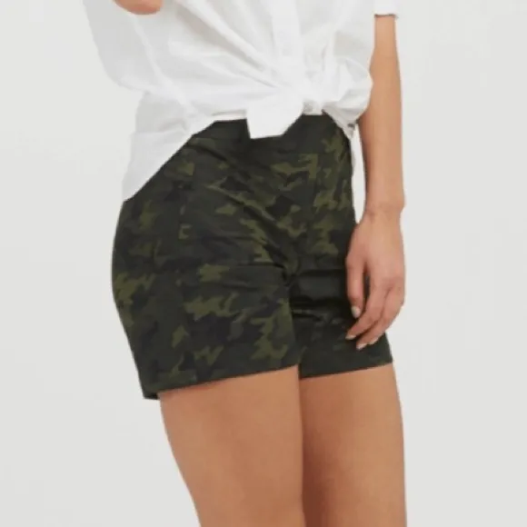Spanx Small Shorts Sunshine Shorts 4” in Green Camo NWT