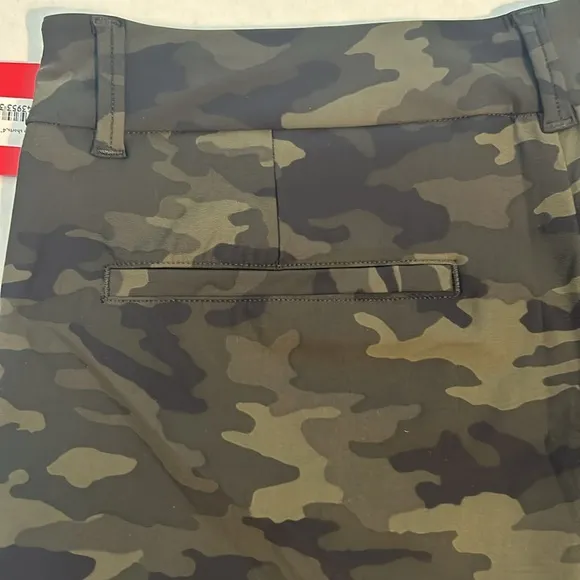 Spanx Small Shorts Sunshine Shorts 4” in Green Camo NWT