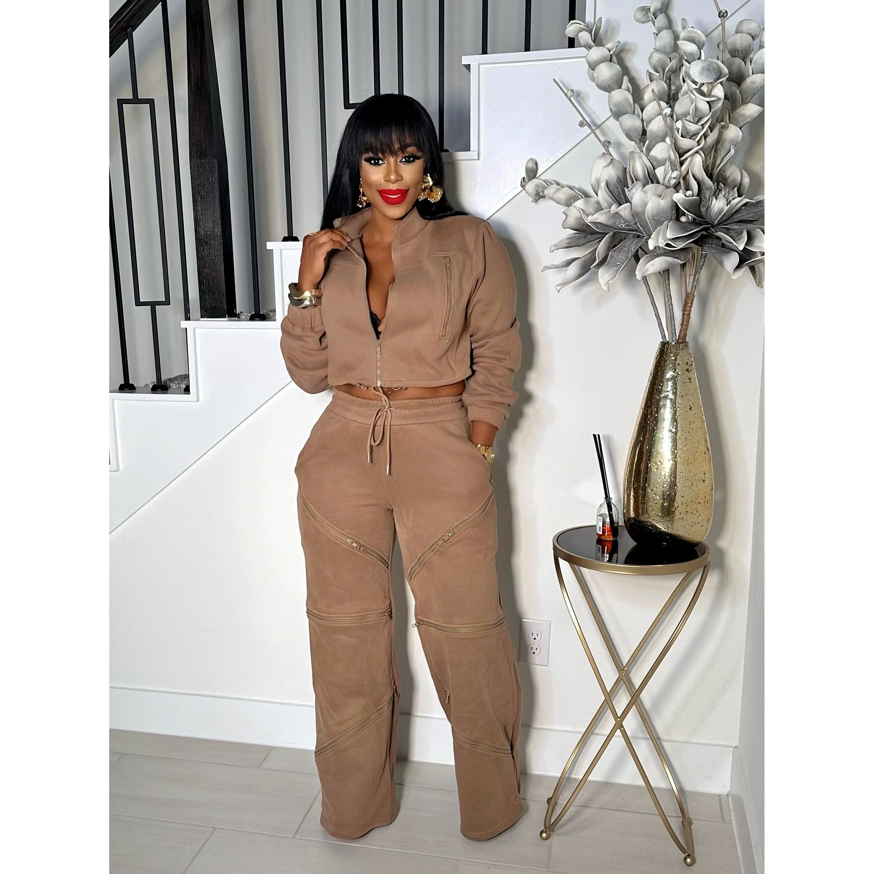 THE RUNWAY ZIPPER SWEATPANTS SET