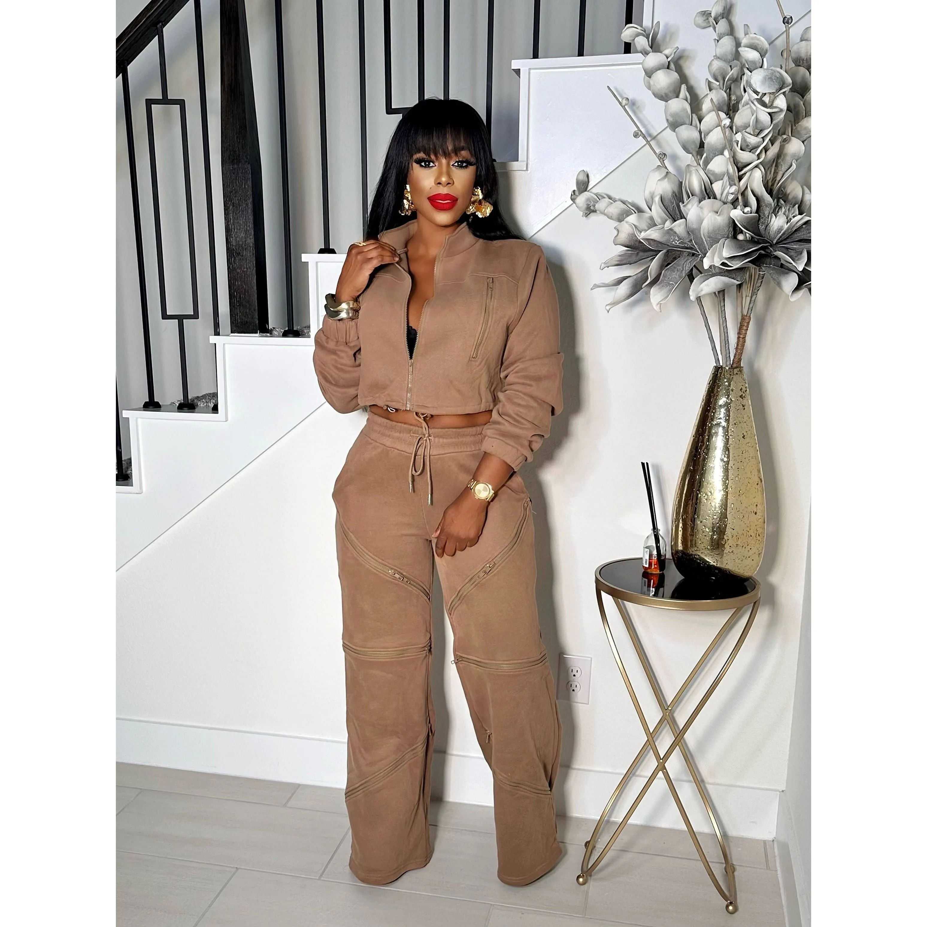 THE RUNWAY ZIPPER SWEATPANTS SET