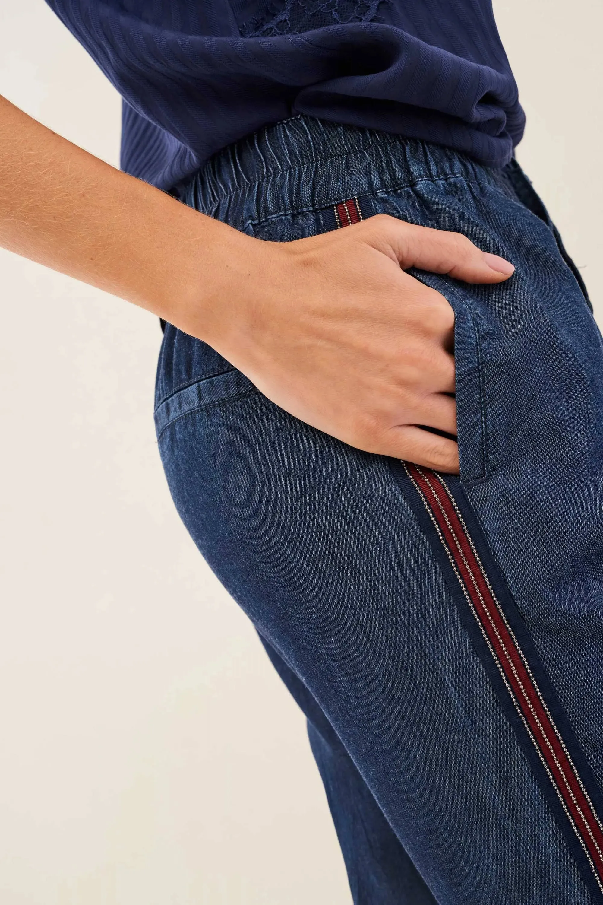 VAQUEROS JUNE JOGGER EN DENIM LIGERO