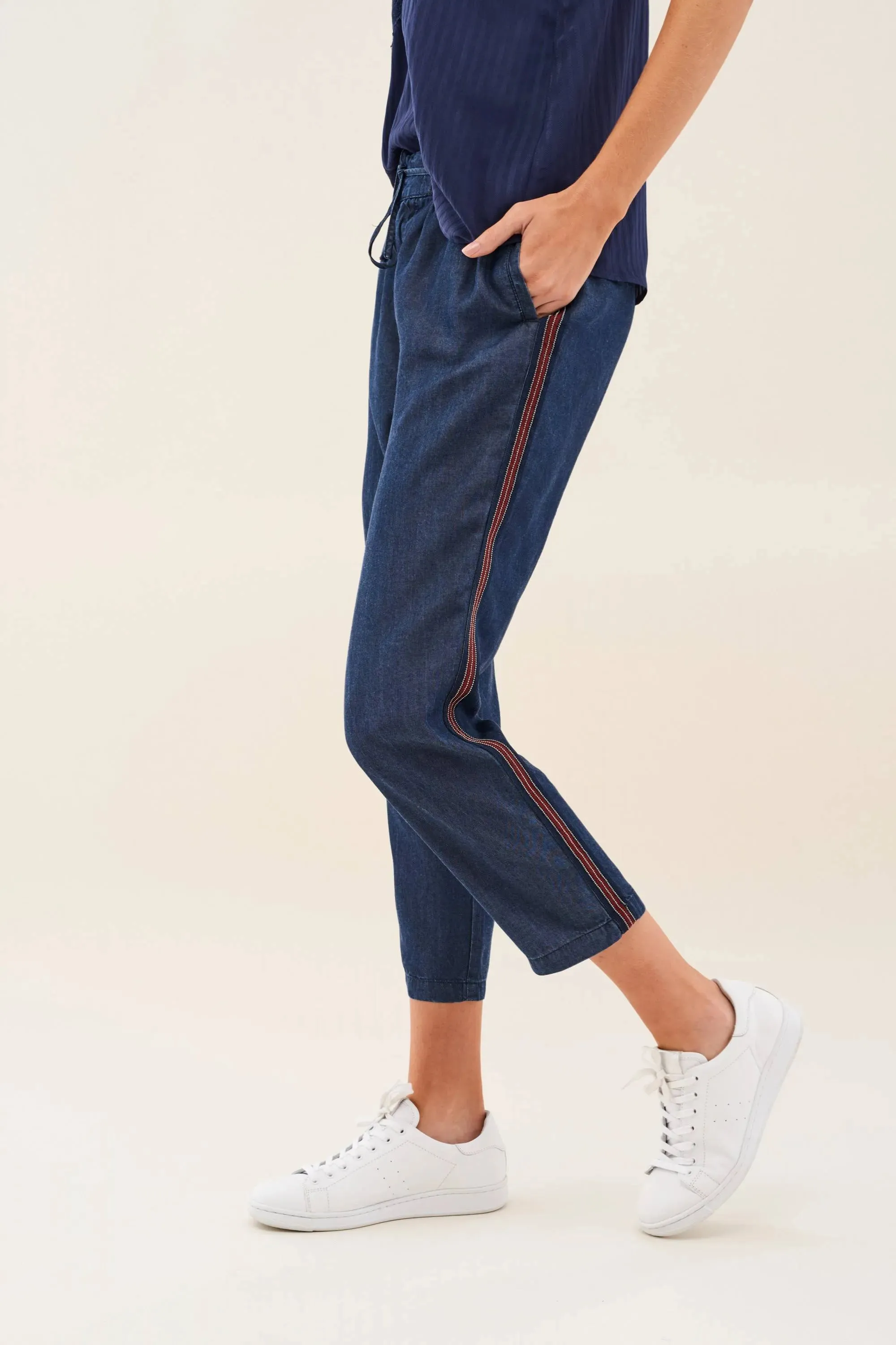 VAQUEROS JUNE JOGGER EN DENIM LIGERO