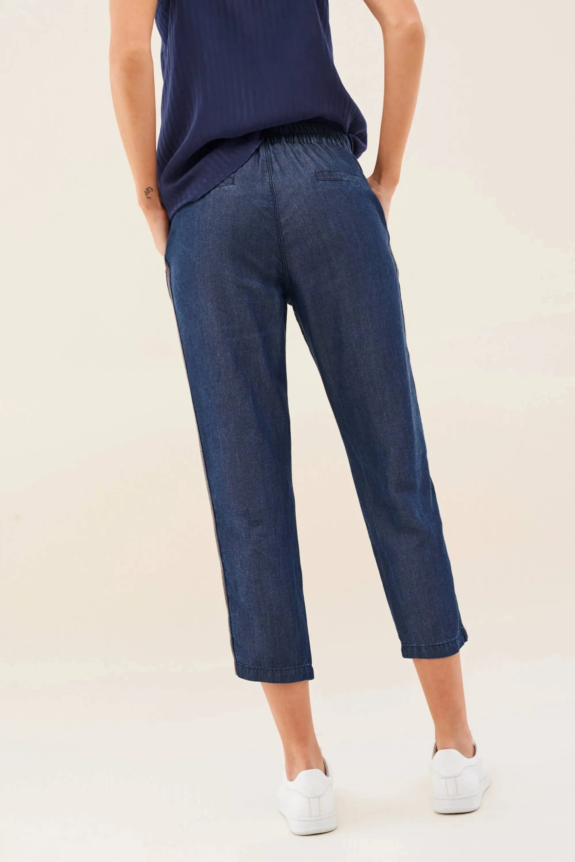VAQUEROS JUNE JOGGER EN DENIM LIGERO