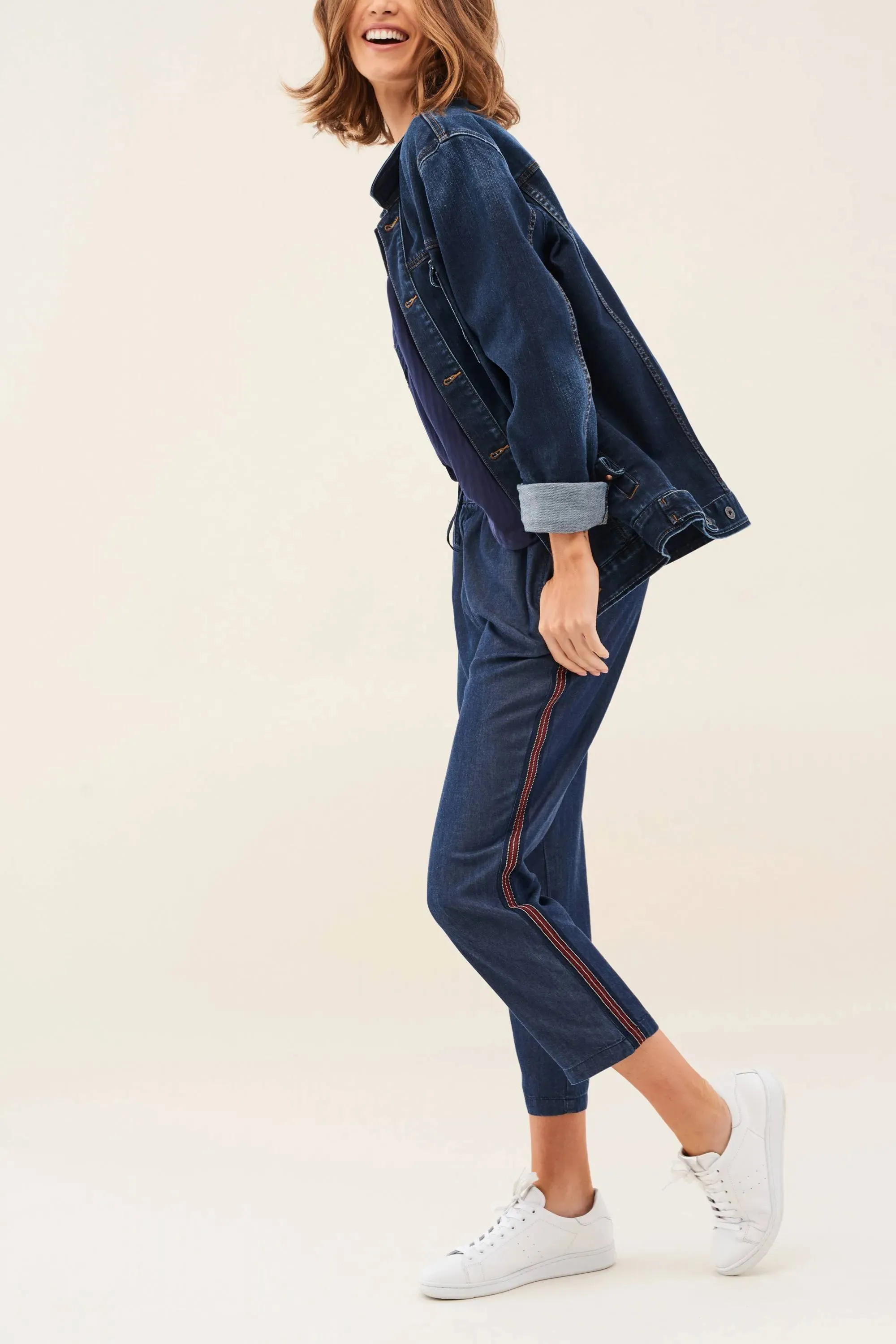 VAQUEROS JUNE JOGGER EN DENIM LIGERO