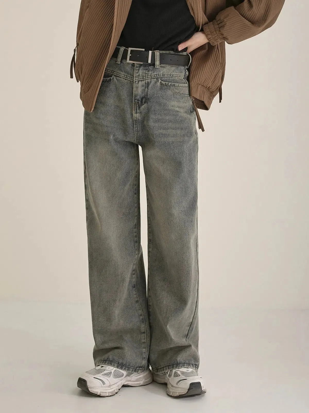 Vintage-Inspired High-Waist Relaxed Fit Jeans
