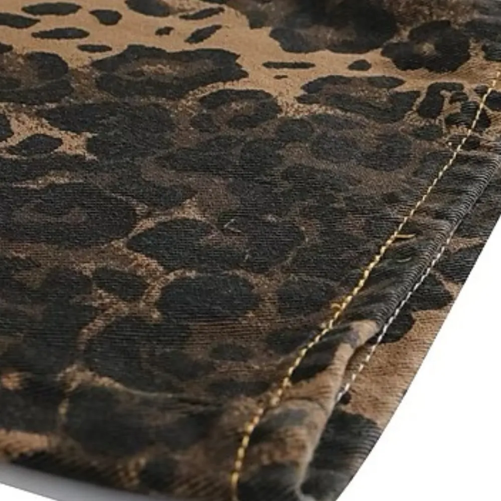 Vintage-inspired leopard print back pants