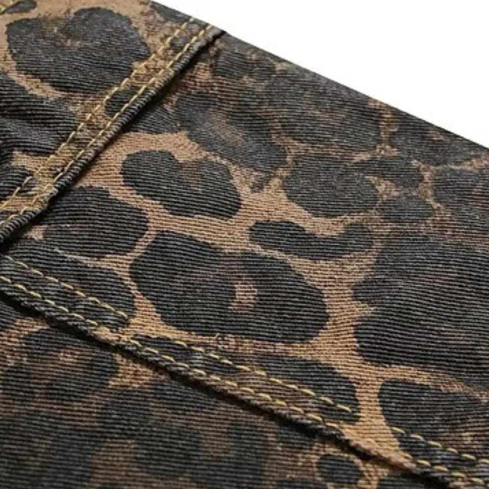 Vintage-inspired leopard print back pants