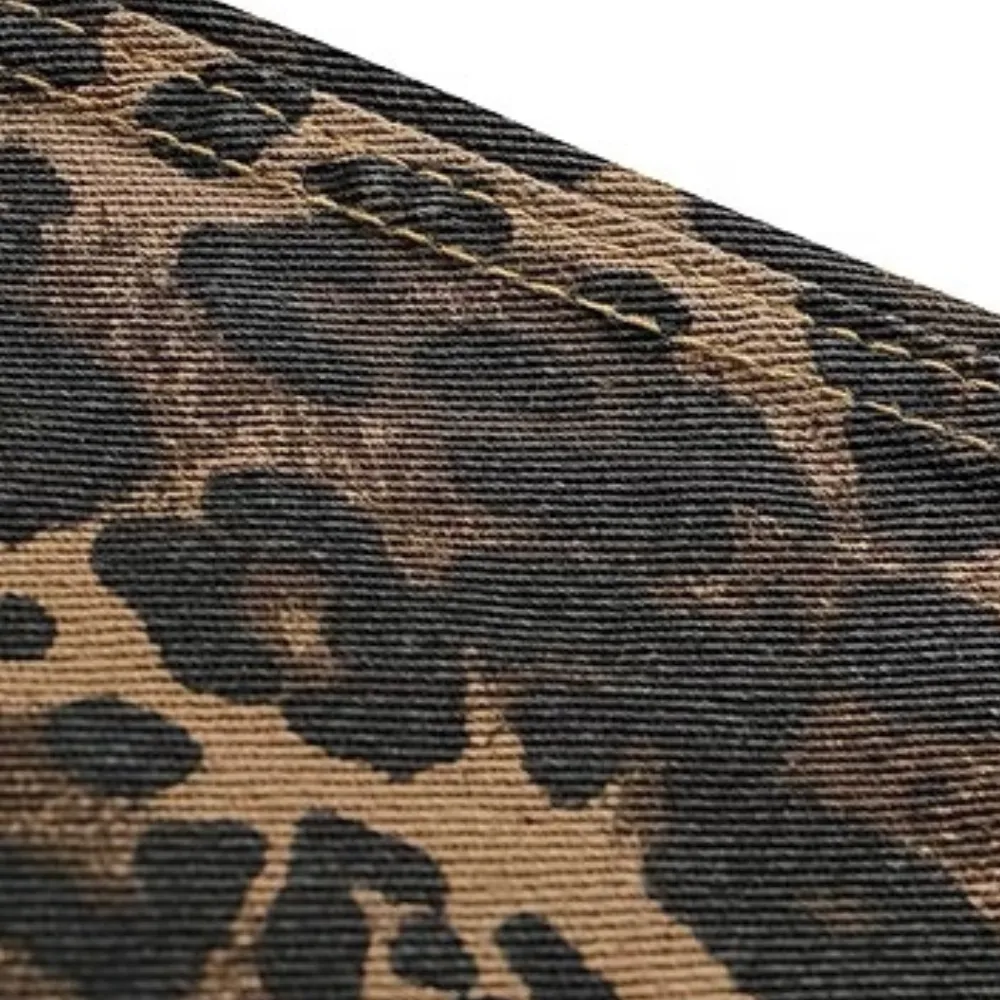 Vintage-inspired leopard print back pants