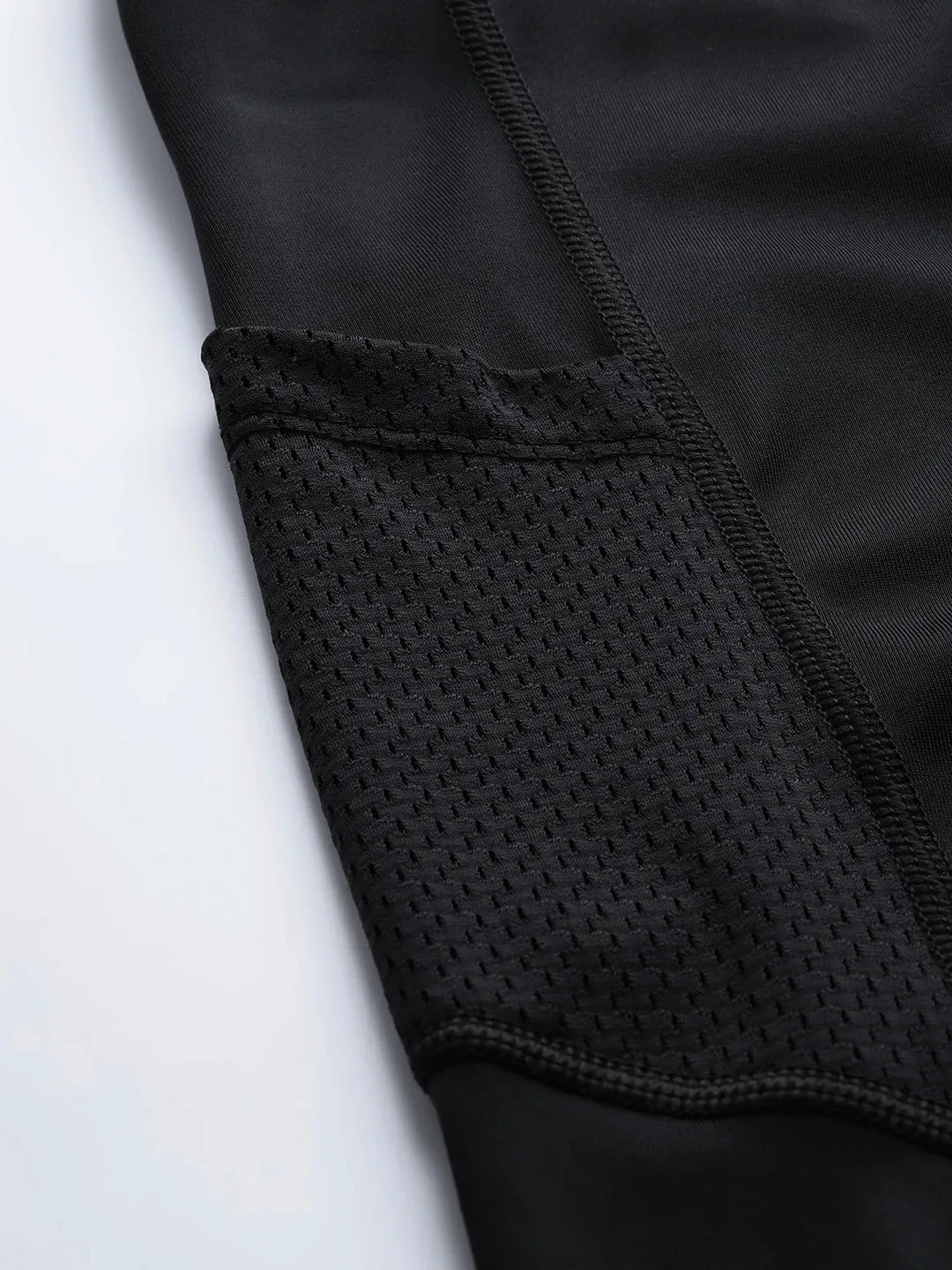 Women's Black Solid Slim Fit Quick Dry Cycling Shorts With Side Mesh